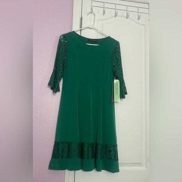 Ryan Michelle Dresses & Skirts - Understated simple Quiet Luxury green, lightweight non-wrinkle dress Size MP